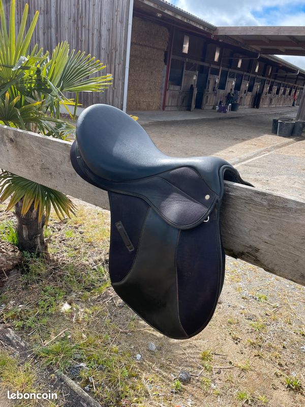 Selle synthétique noire (image 5)
