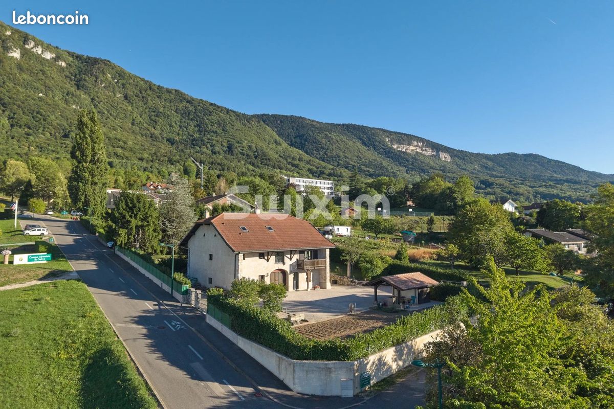 Maison 9 pièces 214 m² · à Collonges-sous-Salève · 214 m² · 1 050 000 €
