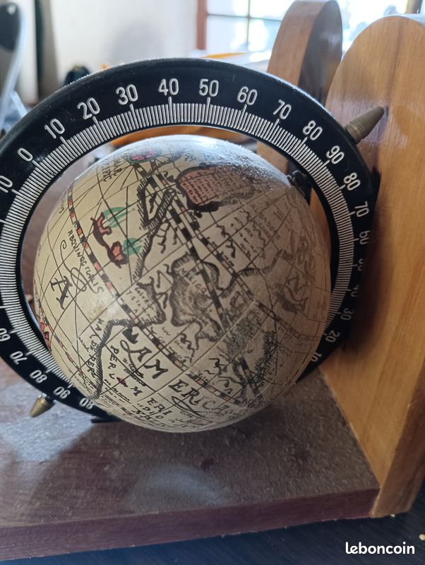 Globes du monde serre livres (image 2)