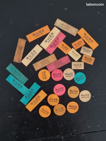 Malle De Jeux Ancienne Avec Jetons Suze Apéritif – Vintage Collection