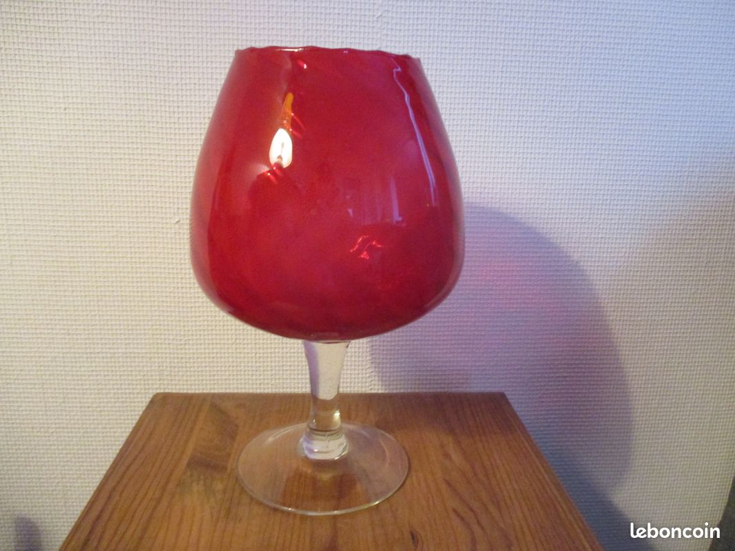 Coupe en verre rouge (image 2)
