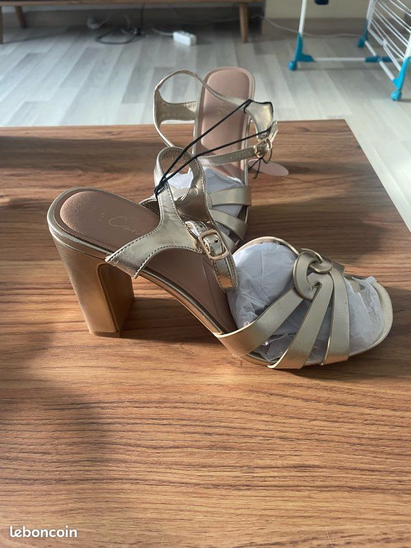 Chaussure à talon (image 2)