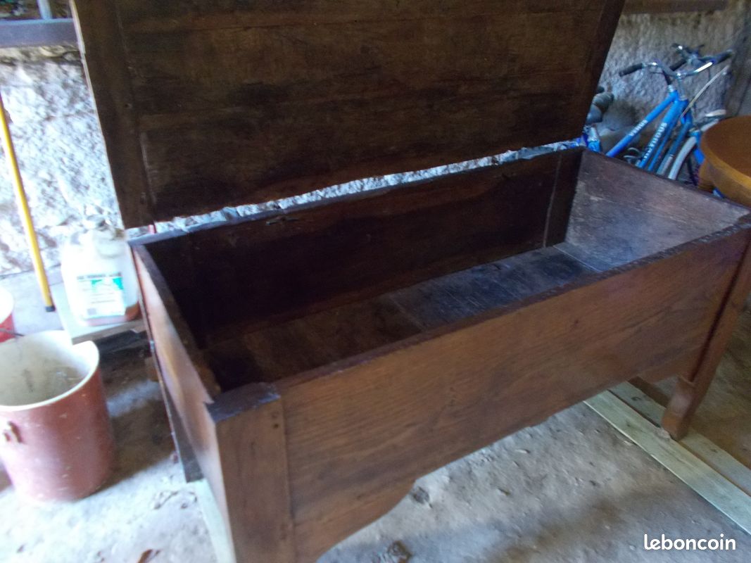 Maie ancienne en bois massif (image 1)