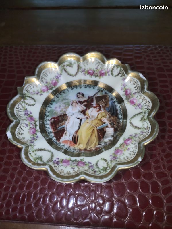 Assiette en Porcelaine Royale de Vienne (image 1)