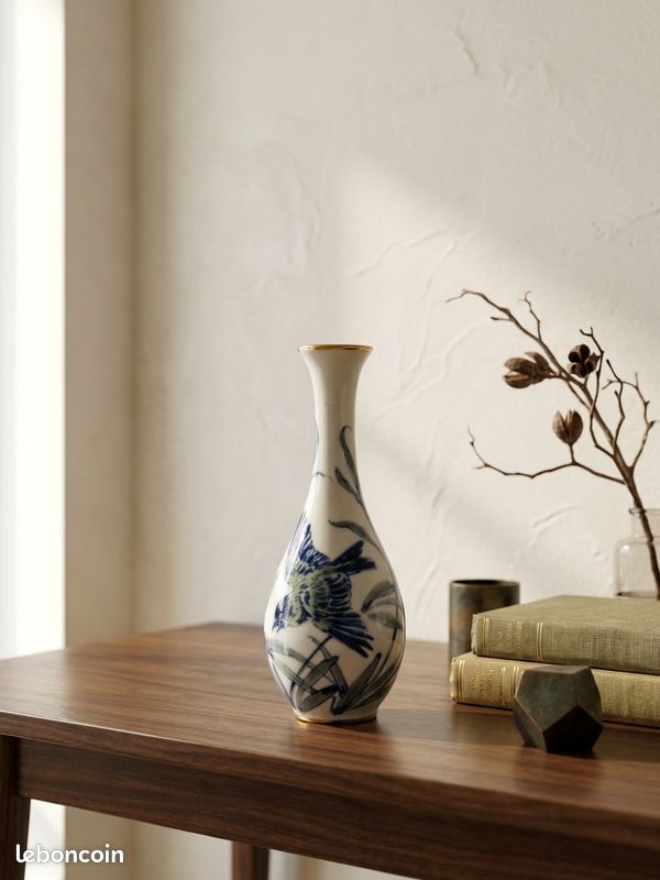 Vase soliflore en porcelaine de Limoges – Décor d’oiseau – 18 cm (image 2)