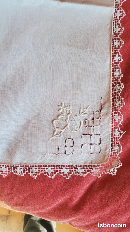 Nappe et 12 serviettes à thé en lin brodées main et ajourées Blanc Tissu