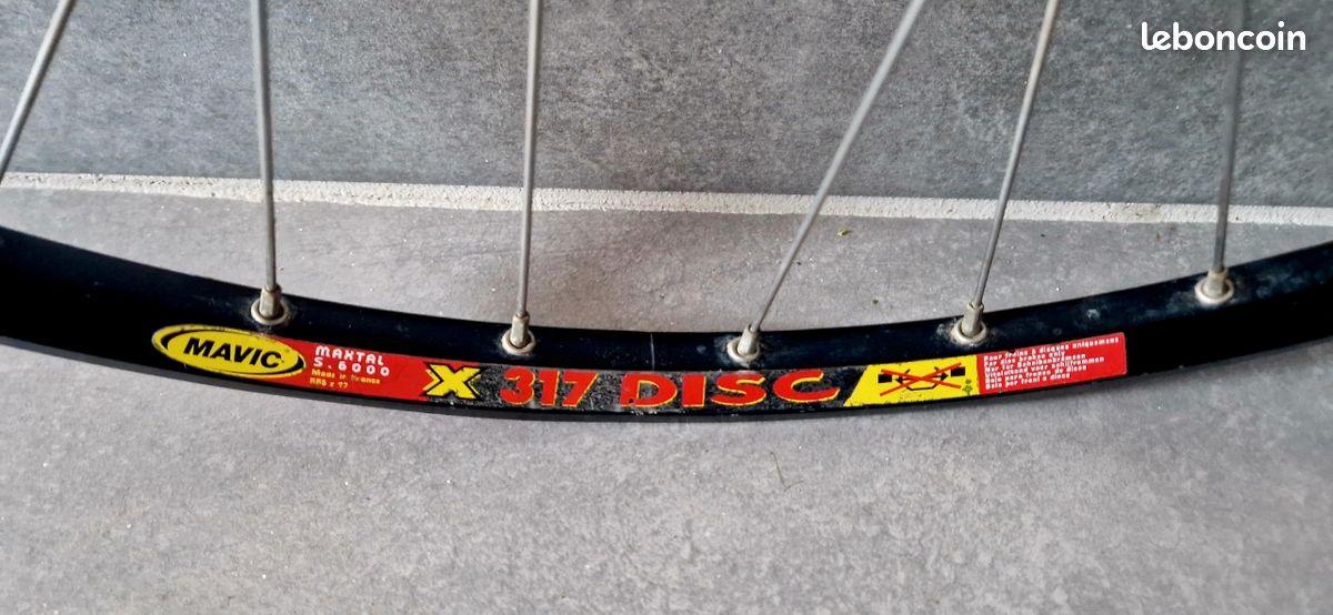 Roue à pneu avant 26p VTT vtt Mavic XM319 Disc noir