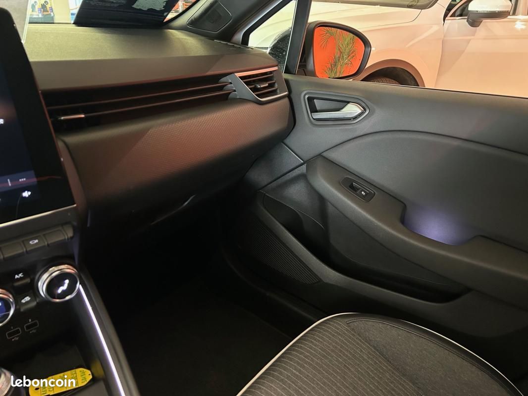 Renault Clio V 1.0 TCE 90 CH INTENS (image 16)