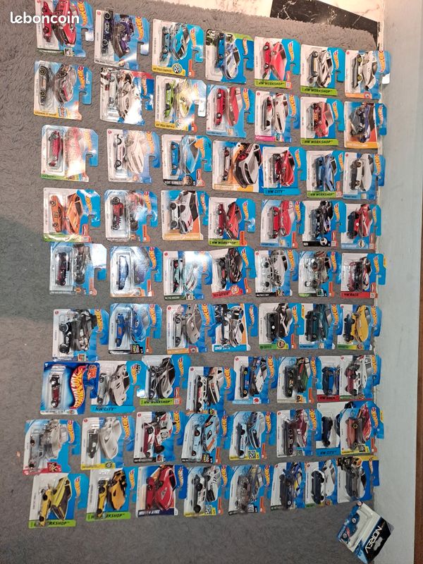 Lot de voitures hotwheels, état neuf, sous blister (image 2)