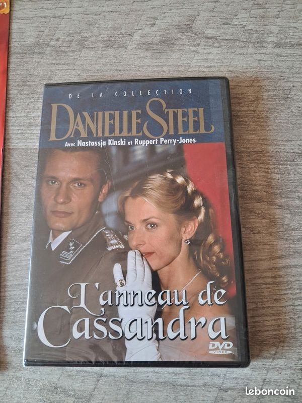 Lot de 2 dvd et un fascicule de Danielle Steel neuf (image 3)