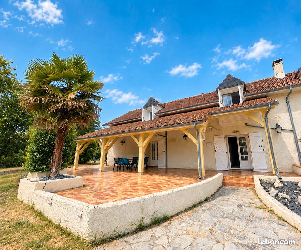 Maison 6 pièces 196 m² · à Bosdarros · 196 m² · 1 200 €/mois