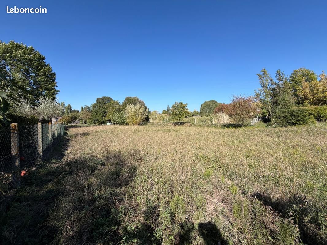 Terrain 700 m² · à Lugon-et-l'Île-du-Carnay · 65 000 €