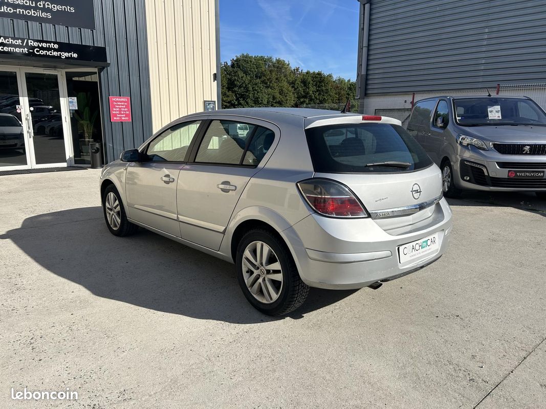 OPEL ASTRA 1.9 CDTI 120 Magnetic (image 4)