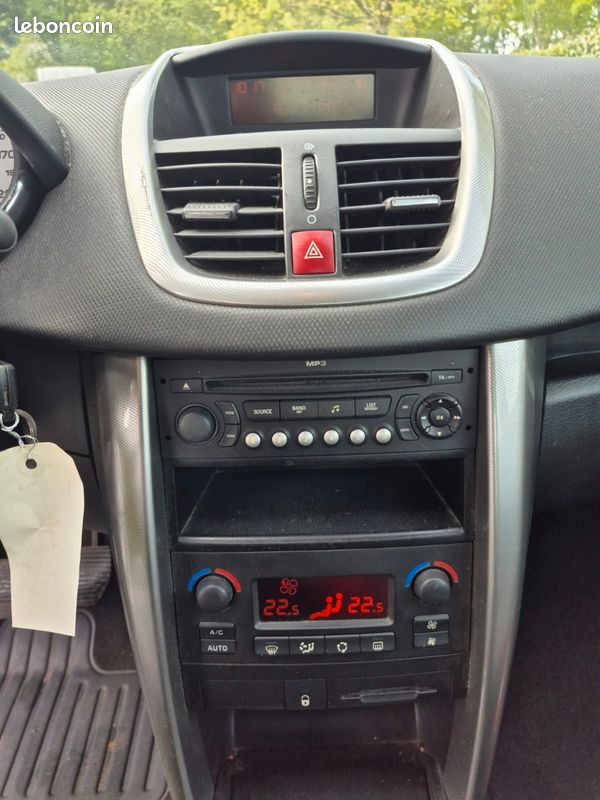 Peugeot 207 1.4 HDi 70 cv (image 9)