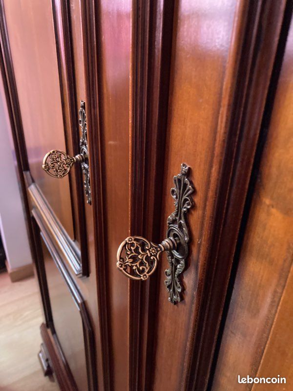 Armoire en merisier estampillée J.P EHALT (image 3)