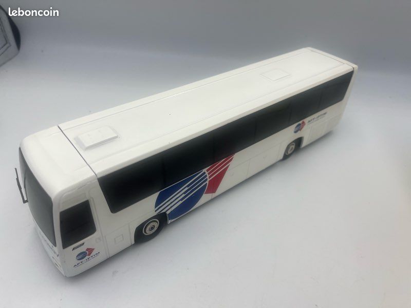 A164 LBS 5027 France Renault FR1 Bus AFT IFTIM 1988 RVI Blanc 1:43 Boite