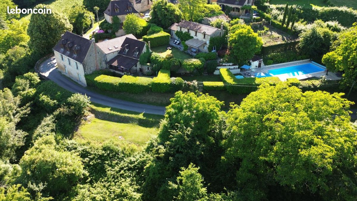 Local commercial 14 pièces 375 m² · à Coux Et Bigaroque-Mouzens · 375 m² · 649 900 €