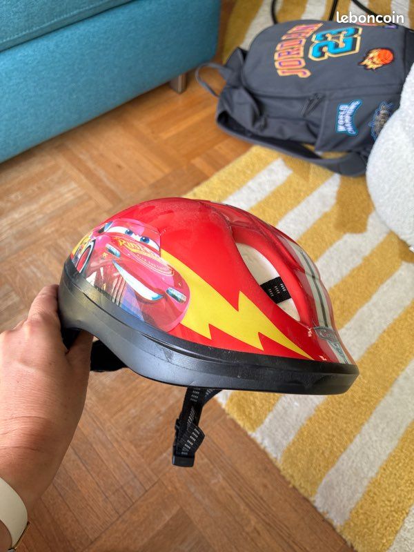 Casque vélo enfants cars 52-56cm tbe (image 1)
