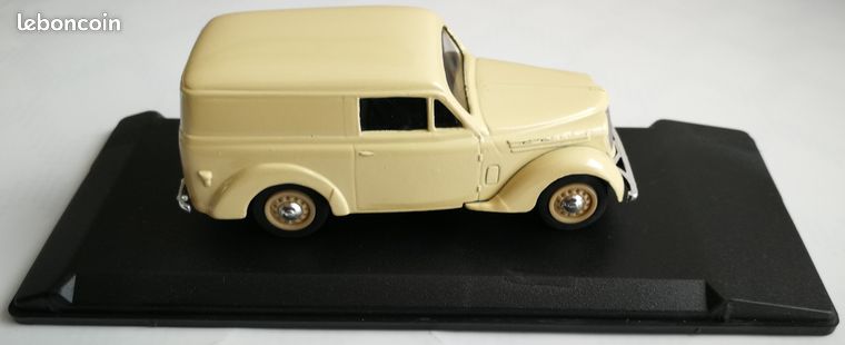 1938 Renault Juvaquatre beige sedan - ELIGOR - 1/43 scale model car