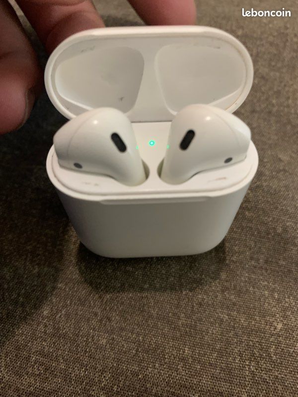 AirPods 1 (image 1)