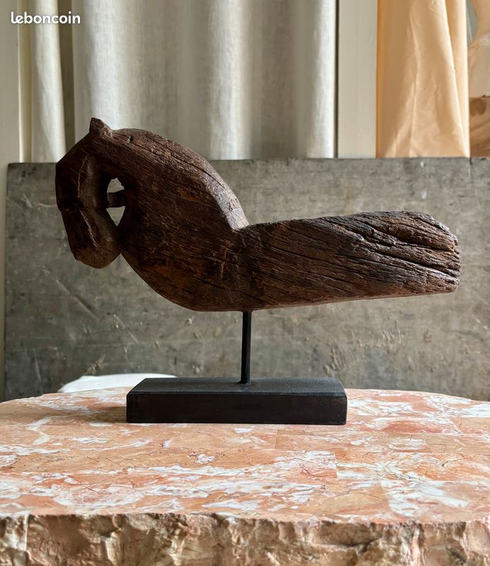Sculpture d'un cheval en bois (image 3)