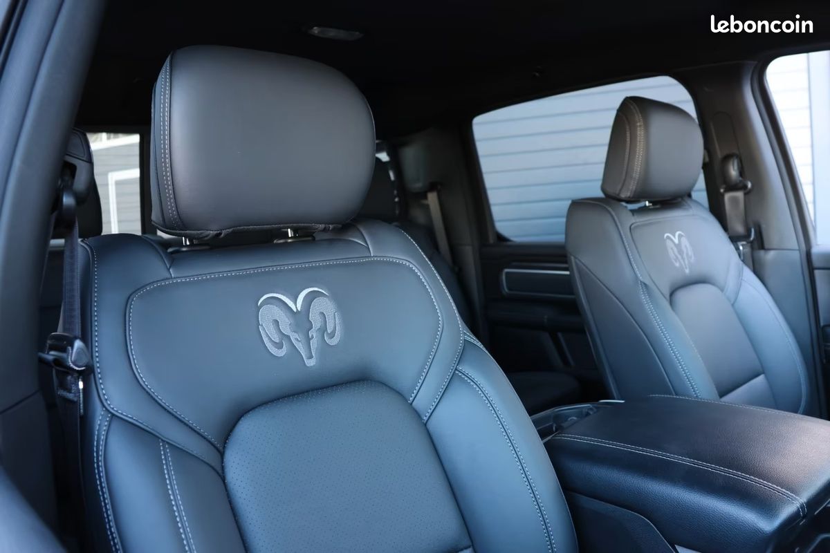 Dodge RAM 1500 Big Horn 5.7 V8 HEMI eTorque 396 ch – BVA – 4x4 – CarPlay – Caméras – R22 (image 9)