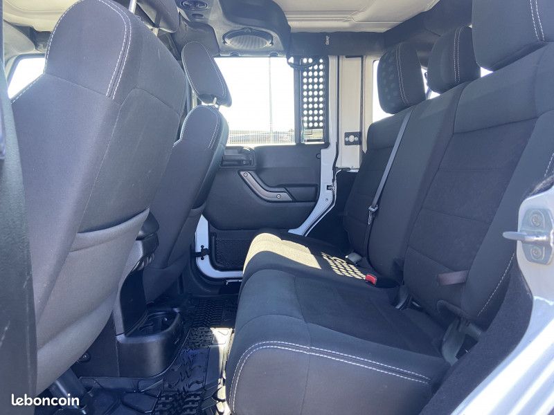 Jeep WRANGLER UNLIMITED 2.8 CRD 200CH FAP MOUNTAIN (image 19)