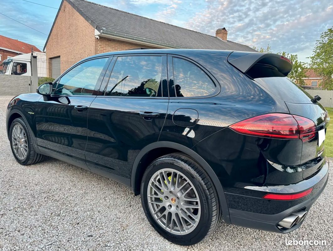 Porsche Cayenne 3.0i V6 PHEV S Tiptronic S (306 kW)/TOIT OUVRANT/GPS/CUIR/XENON/... (image 2)