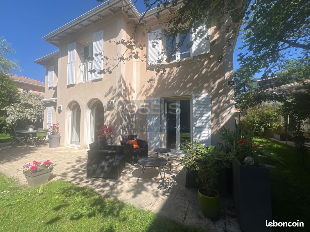 Maison 7 pièces 194 m² · à Saint-Cyr-au-Mont-d'Or · 194 m² · 895 000 €