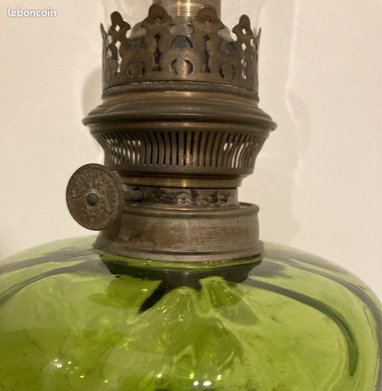Très ancienne lampe à pétrole (image 7)