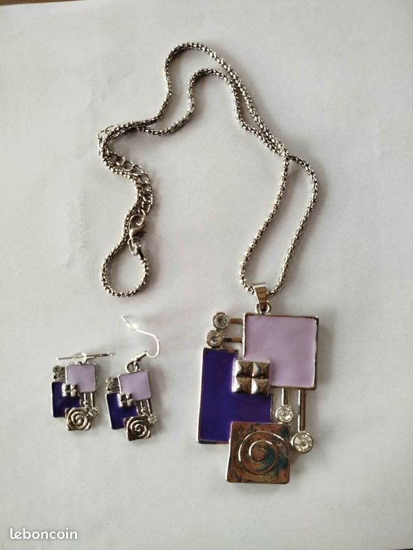 Ensemble collier et boucles d'oreilles (image 1)