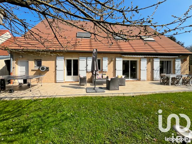 Maison 8 pièces 250 m²