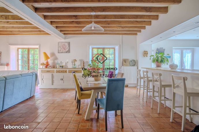 Maison 8 pièces 260 m²