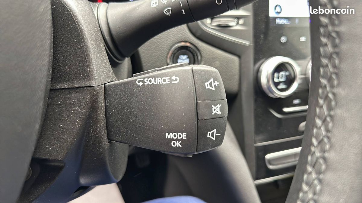 Renault megane iv berline blue dci 115 evolution (image 28)