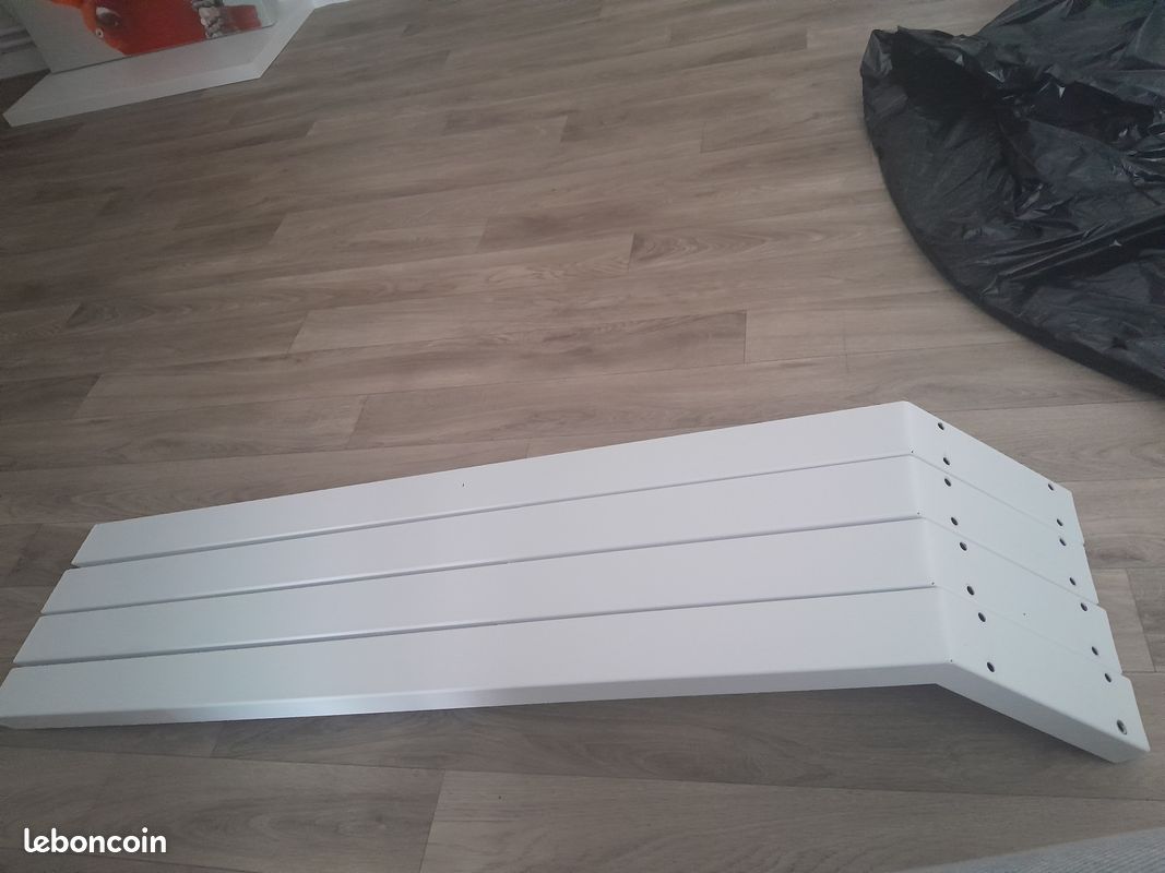 A vendre table ronde MARIEDAMM ikea bois et blanc (image 8)