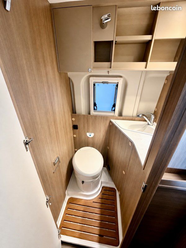 HYMER CARADO CVE 600 | LIT XXL | SOUTE XXL | Attelage | Panneau Solaire | Caméra | GPS | Smart TV | Apple CarPlay / Android Auto | Garantie 12 Mois | Fourgon Aménagé / Camping-Car (image 7)