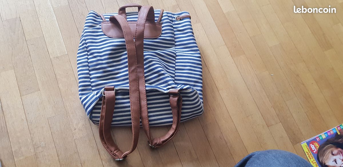 Sac à dos en toile solide à rayures bleu et blanc avec renforts et bandoulières en cuir fermetures métal TBE (image 8)