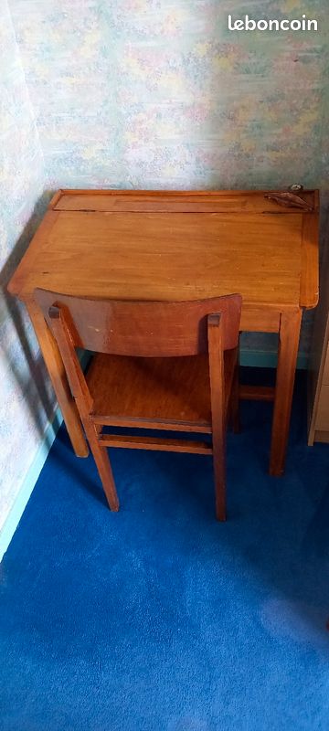 Bureau d'écolier ancien (image 1)