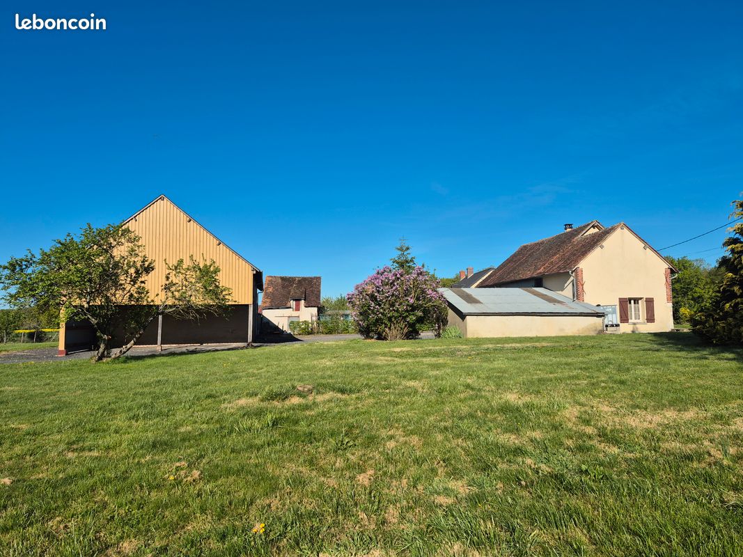 Maison 5 pièces 114 m² · à Charny Orée de Puisaye · 114 m² · 180 000 €