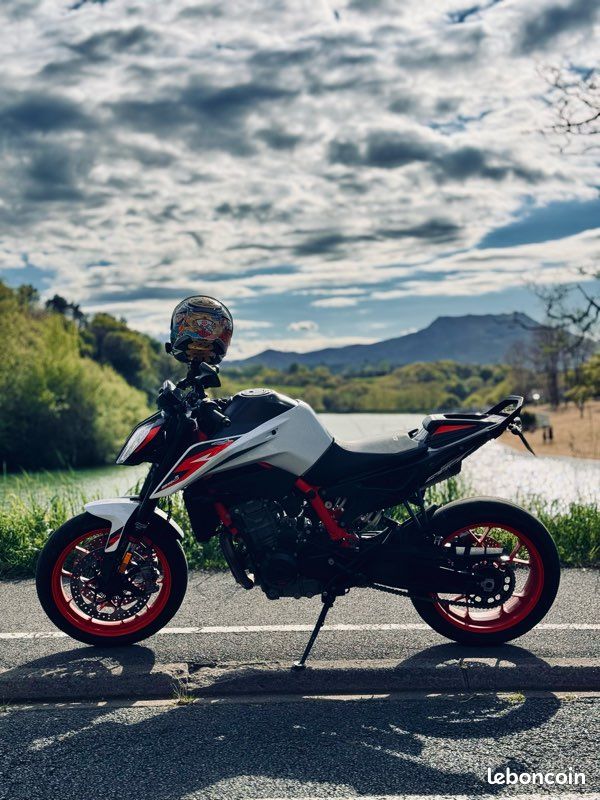 KTM 890 Duke R (image 2)