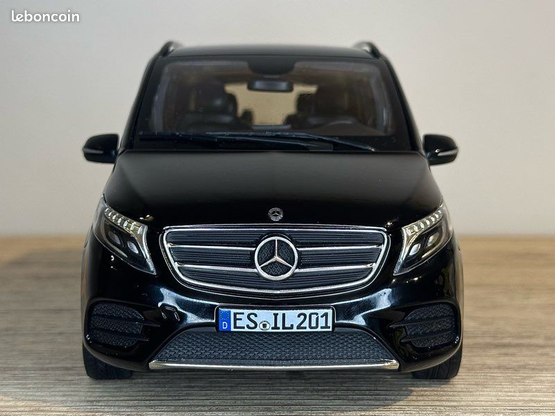 Modèle Réduit Mercedes V Class AMG Line Black Norev 1/18 – 2018 – Occasion