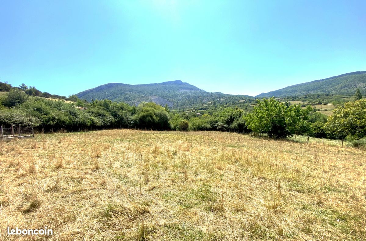 Terrain 1058 m² · à La Roche-sur-le-Buis · 1 058 m² · 125 000 €