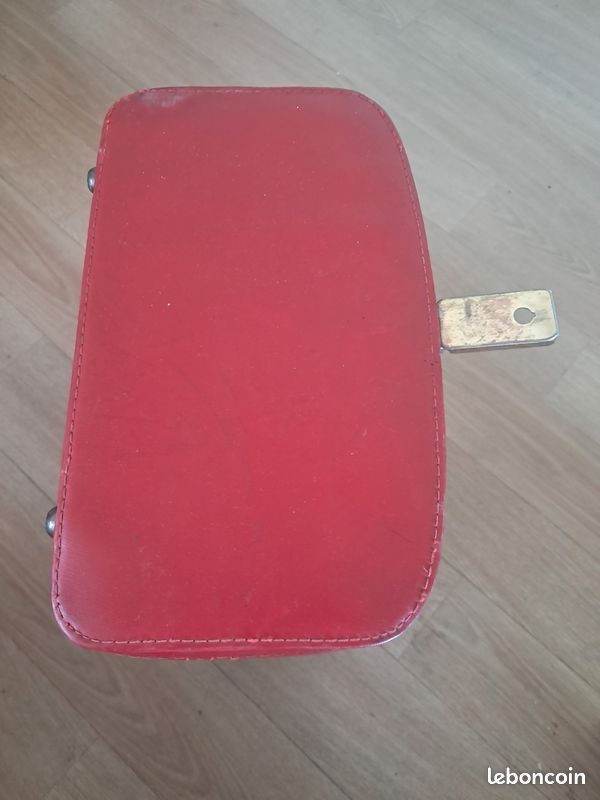 Petit sac ancien de maquillage de couleur rouge (image 10)