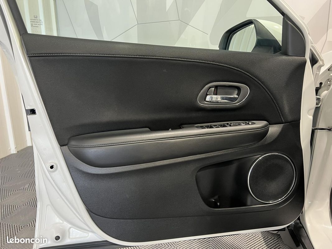 HONDA HR-V 1.5 i-VTEC Executive CVT (image 22)