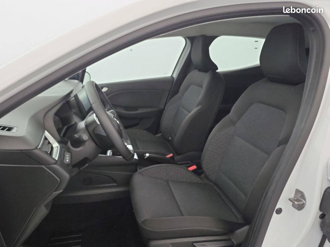 RENAULT Clio E-Tech full hybrid 145 Equilibre (image 9)