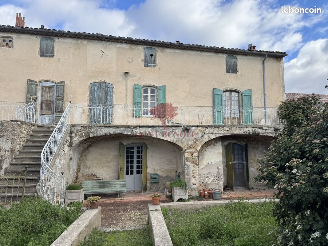 Maison 9 pièces 374 m² · à Montpeyroux · 374 m² · 490 000 €