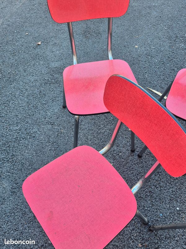 Lot de 4 anciennes chaises en formica rouge (image 3)