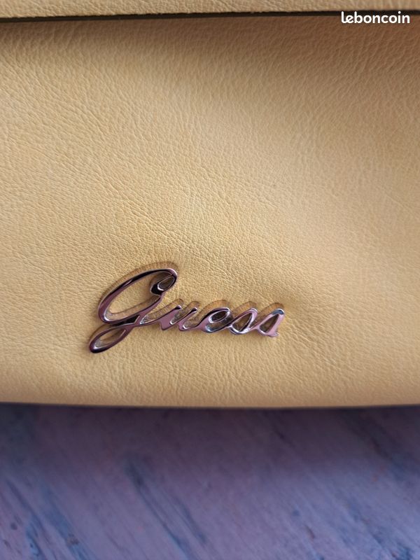 Sac pochette Guess (image 5)
