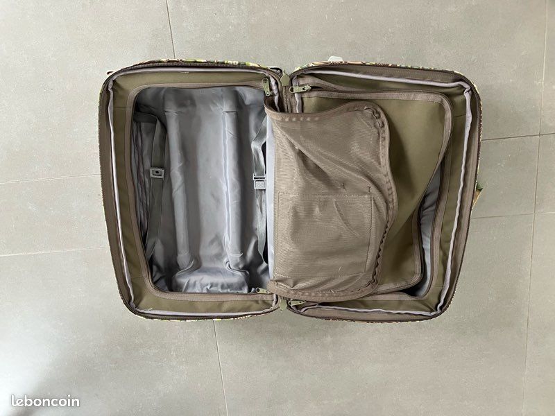 Valise à roulettes de marque Roxy (image 2)