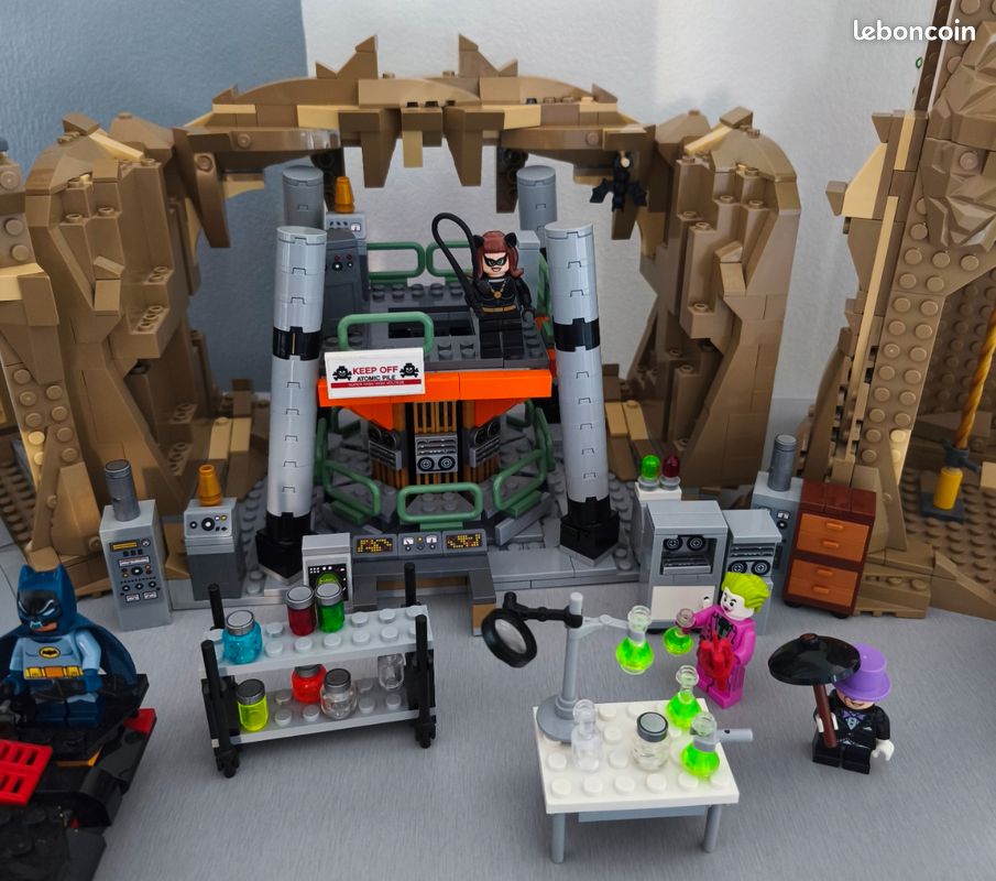 Lego Super Heroes Batman classic TV series Batcave 76052 100